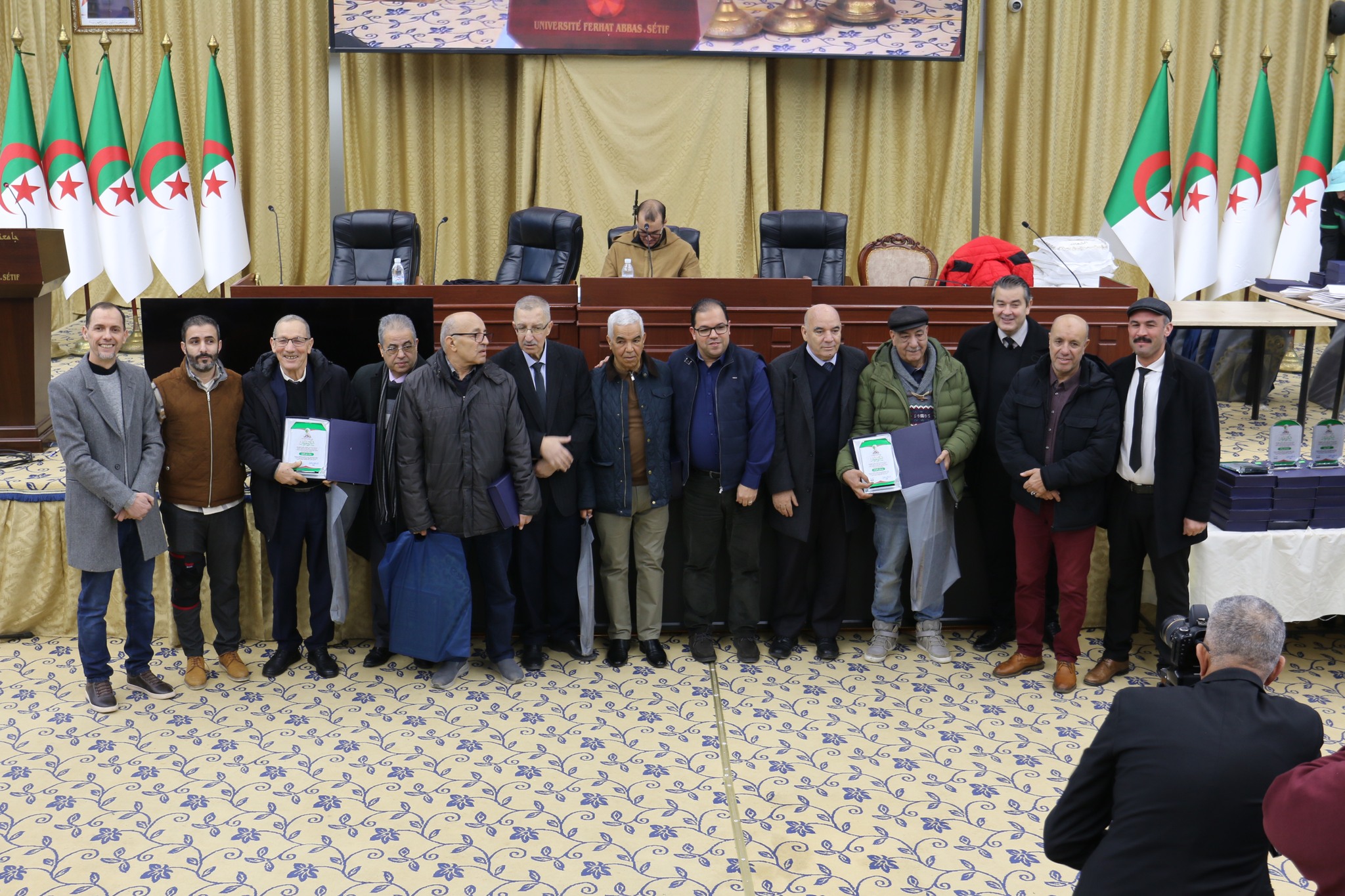 جامعة سطيف 1 - فرحات عباس تكرم أساتذتها وموظفيها المحالين على التقاعد