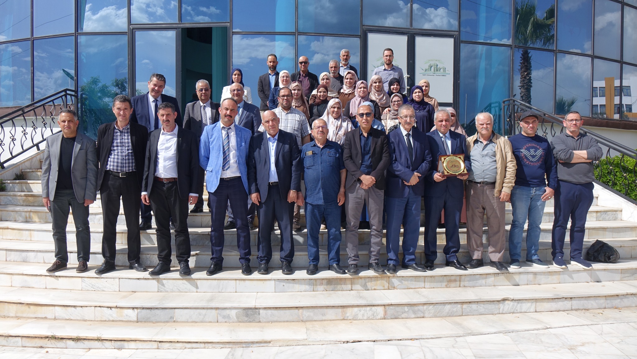 جامعة سطيف 1 - فرحات عباس تحتفي بالأستاذ خرفي فيصل المتوج بجائزة رئيس الجمهورية للباحث المبتكر