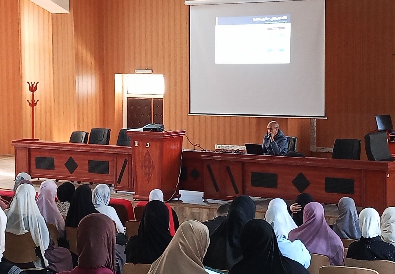 يوم تكويني بجامعة سطيف 1- فرحات عباس حول استغلال قاعدة بيانات 3000 مؤسسة ناشئة ودراسة السوق